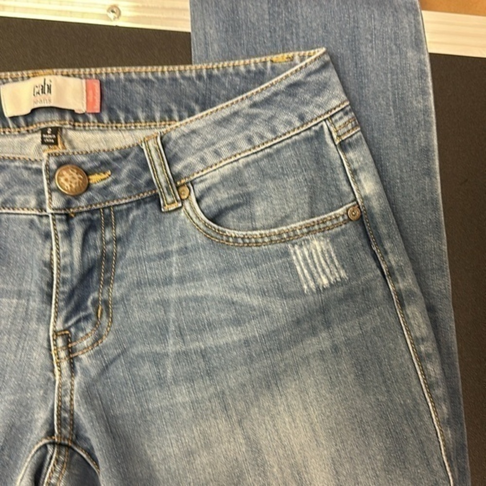 480. Cabi women’s distressed slim boyfriend light blue jeans size 2